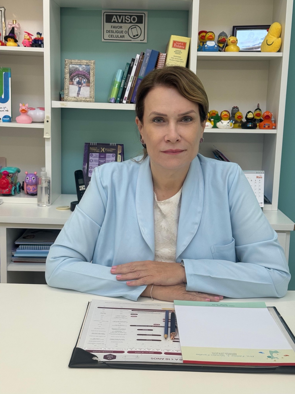 Dra Fatima Mendes no consultório